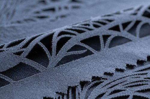 ຂໍ້ໄດ້ປຽບຂອງການຕັດເລເຊີສໍາລັບຜ້າແລະຄວາມສໍາຄັນຂອງລະບົບການຄວບຄຸມເລເຊີ